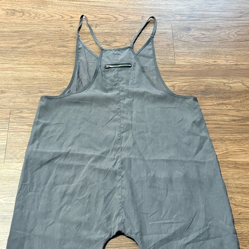 Loose Fit TikTok Overall Romper Gray With Zipper Pocket in Back Size Large - Picture 7 of 12